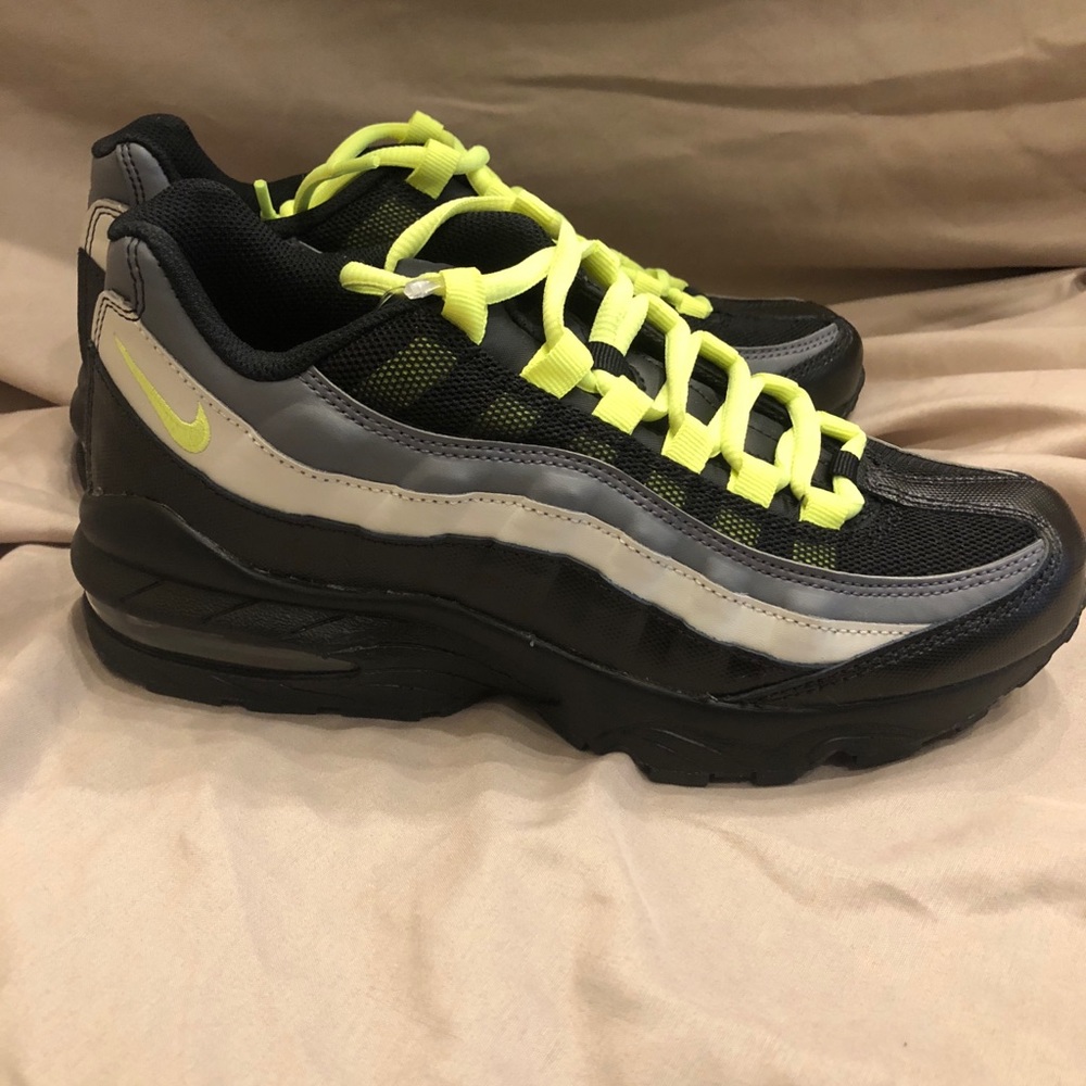Nike Air Max 95 Black Volt Size 6.5Y W Size 5